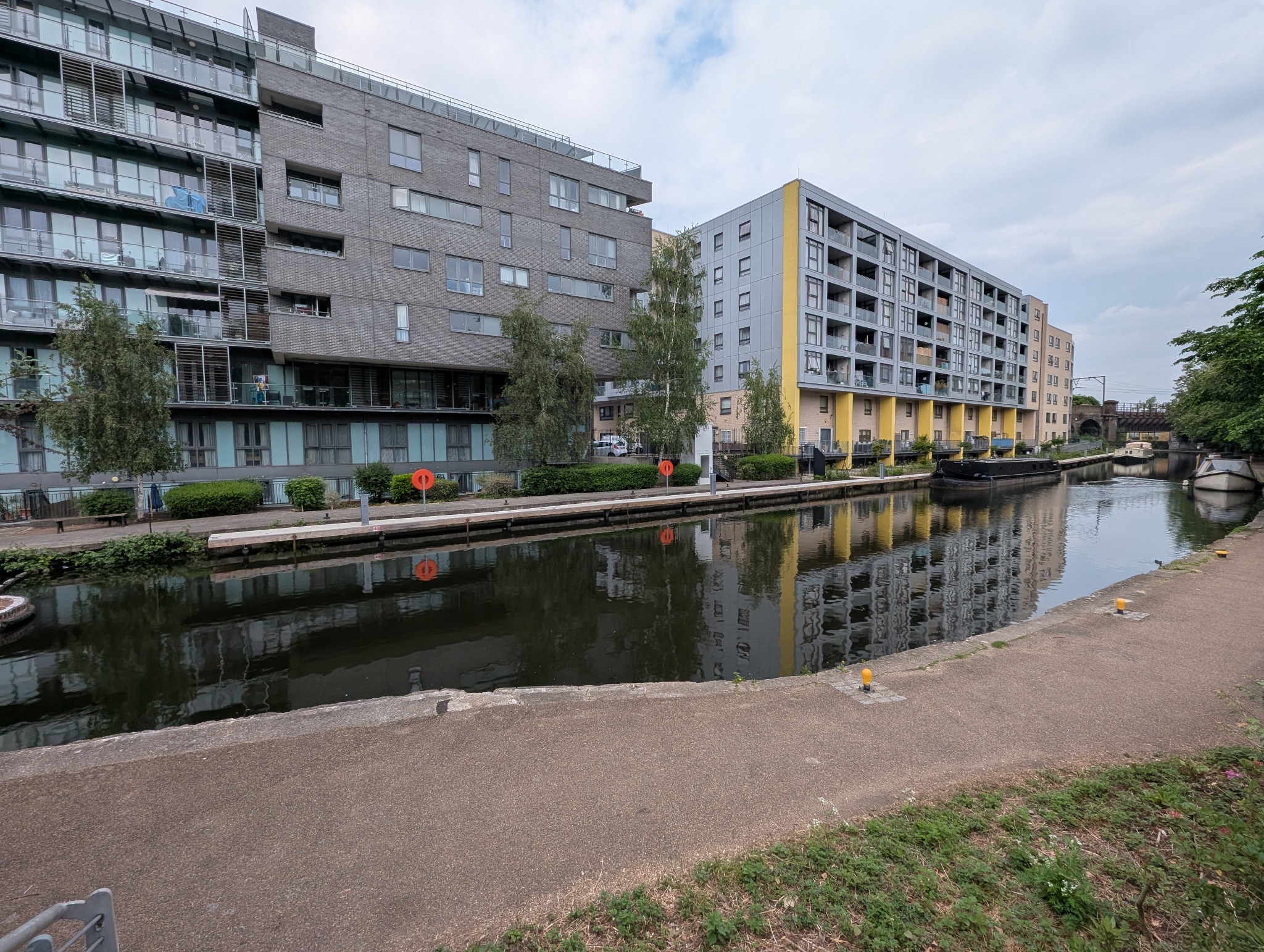 Elizabeth Wharf leisure moorings beside Salmon Lane Lock in Limehouse
